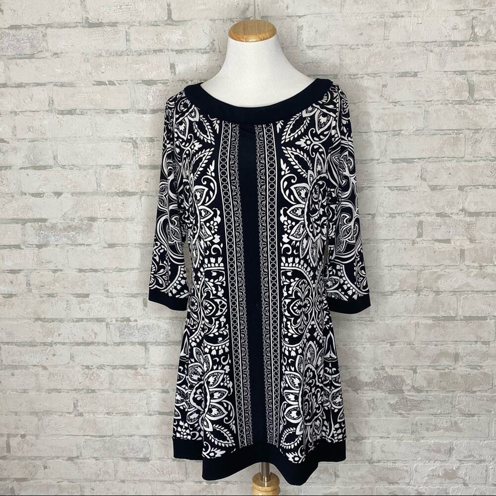 White House Black Market | Black & White Pattern 3/4 Sleeve Shift Dress